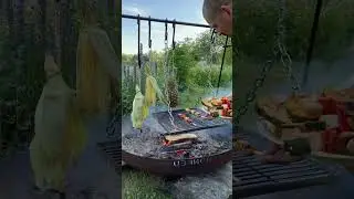 Voor ons onmisbaar: de driepoot barbecue 🔥