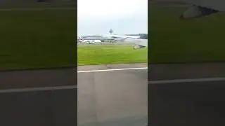 SINGAPORE AIRLINES Boeing 777-200 Landing at Changi International Airport...#Shorts #777 #singapore