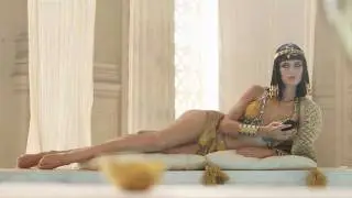 Bianca Balti nei panni di Cleopatra per TIM