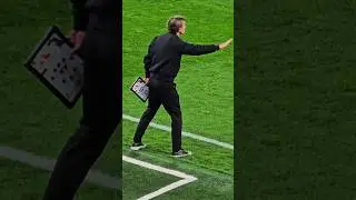 THOMAS FRANK The Spurs Boss Shouting Instructions With Tactics Board in Hand: Tottenham v Villarreal