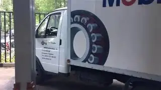 Разгрузка масла MOBIL - Привычные будни Mobil Service - Поставка масла от cstore.ru