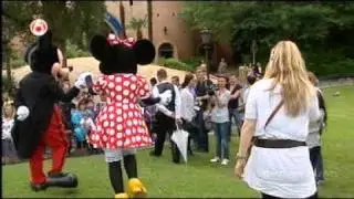 De cast van de disney musical sing a long in Disneyland Parijs