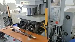 C type vertical injection molding machine for power plugs