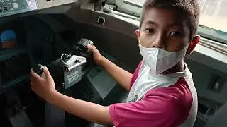 Terbanglah pesawatku.... Attar dan agan menjadi pilot... 🧐