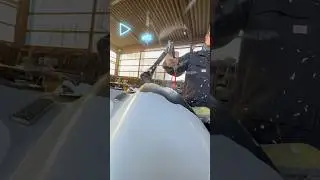 【密着が悪い塗装にハメられた結果&hellip;】これからパテ入れようとエアブローしたらまさかの塗膜がパリパリ&hellip; ごく稀に起こりうるトラップwで丸塗りケッテーwww #塗装ハガレ #shorts #塗装 #密着不良