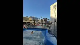 FlowRider в Лас-Вегасе в казино Planet Hollywood Resort Casino 2025. Очки Oakley Meta.