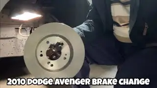 Замена тормозов на Dodge Avenger 2010 года.