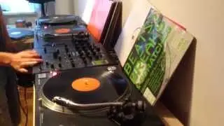 Mike Vinyl - 2 Turntables - 1 Mixer really Oldschool Preview for NOVA Revival