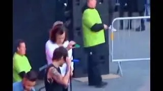 Small Larry Interaction Crumb #larry #larrystylinson
