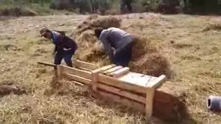 Cara packing jerami atau rumput supaya mudah disimpan untuk pakan ternak sapi, kambing, domba