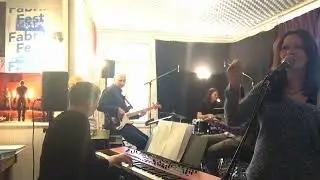 Jill&rsquo;s Well &ndash; die Folk Pop Coverband &copy; AAREAGENTUR - WWW-DIE-KUENSTLER-AGENTUR.CH