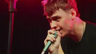 This Love - Maroon 5: @Amicis Pizza and Grill