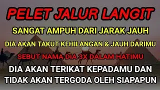وَٱتَّبَعُوا۟ مَا تَتْلُوا۟ ٱلشَّيَٰطِينُ عَلَىٰ مُلْكِ سُلَيْمَٰنَ ۖ وَمَا كَفَرَ سُلَيْمَٰنُ