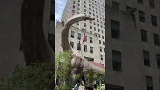 The big gay dinosaur at Rockefeller Center says Pride! 🏳️&zwj;🌈🦕