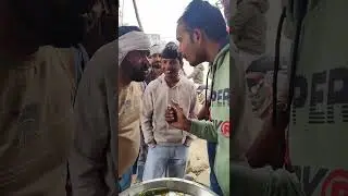 आधा समोसे का अनोखा खेल 🤣#ytshorts #shorts #comedy 