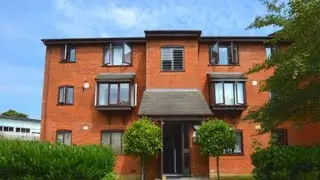 first vlog of House hunting in London. subscribe to stay tuned. #fypシ #vlog #shorts #london #viral