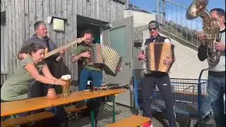 Hansi Marsch auf der Fischerhütte mit den Mostkitos