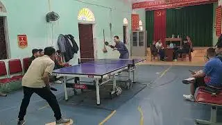 Thầy Hiểu, thầy Hà dạy toán giỏi lại còn đánh bóng hay.