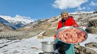 Lunch Prepared in Snowy Mountains | Cooking in Extreme Cloud Weather ☁️❄️ Outdoor Mountain Cooking