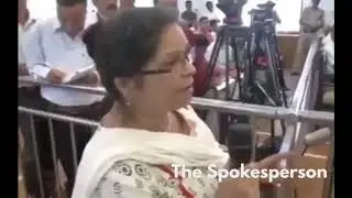 BJP's Uttrakhand CM Trivendra Singh Rawat Threatens Protesting Lady Teacher In His Janta Ka Darbar