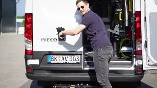 CMC Raupenarbeitsbühne S23 im Einsatz mit einem hyCleaner solarROBOT