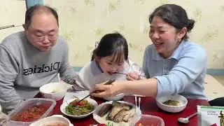 (51) dù rất bận rộn xin giấy gửi con gái đi học nhưng vẫn phải có bữa cơm cho gia đình .! 