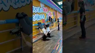 Праздник начался #СамоеЖаркоеКатаниеНаРоликах #шорты #тикток #доуин #музыка