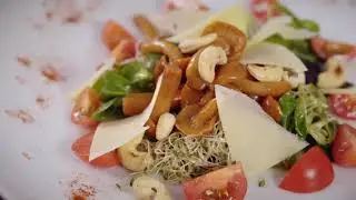 Salad with pickled chanterelles