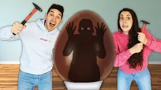 ROMPIAMO L’UOVO DI PASQUA GIGANTE CON IL MARTELLO E TROVIAMO DENTRO QUESTO...