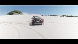 Land Rover Discovery 5 - Taking on the Dunes