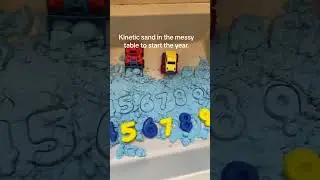 Everyone loves kinetic sand! #kineticsand #messytable #makelearningfun #sensoryplayideas #firstdayof