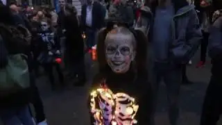 Spoken, skeletten en clowns bij Halloweenoptocht Stadspolders