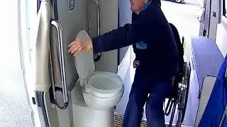 fourgon aménagé pour personne handicapé (camping-car)