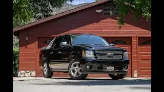 2009 Chevy Avalanche LTZ Start Up, Walkaround and Driving