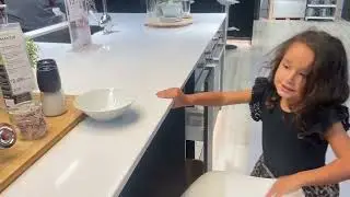 Mini Mis İkea da oyun oynadı eğlenceli çocuk videosu