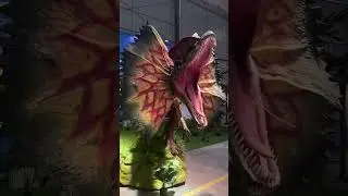 what a real pileum, cool Dilophosaurus #animatronicdinosaur #Dilophosaurus #amimatronicDilophosaurus