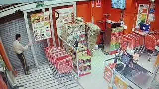 Store door accident knocks over egg trays in Medell&iacute;n, Colombia