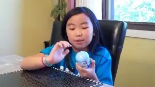 Disney Frozen Deluxe Mini Figurines in Surprise Capsule Opening