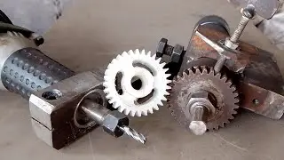 Combination lathe technique for machining job, making gear with a lathe