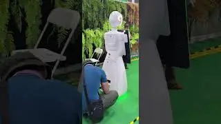 32inch touch screen Robot Photo Booth