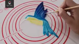 Colibr&iacute; de fondant pintado a mano | Fondant hummingbird