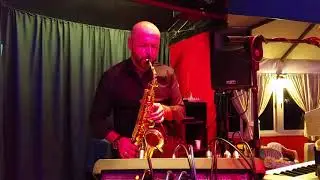 2018 22 Aprile Luca Sbardella si supera al Sax con un bellimo brano (Senza Luce) Dik Dik!!  Eschilo2