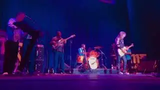 FAME. Moonage Daydream solo. Thomas Clay as David Bowie, Mark Skey -guitar