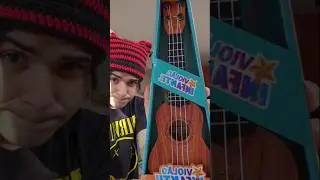 Ukulele de brinquedo vs Ukulele profissional 👀 #shorts