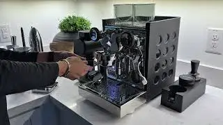 Rocket Appartamento TCA - Making an iced latte