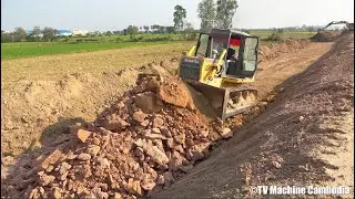 Stronger Dozer Operator Skills Spreading Dirt Building Foundation Road គ្រឿងចក្រធ្វើគ្រឹះផ្លូវ