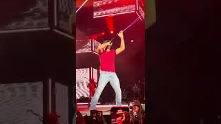 Luke Bryan “Hey I’m A Country Man” into  “Country Girl” (Shake it For Me”