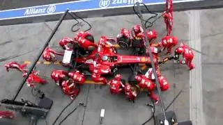 Ferrari F1 Pit Stop Perfection! Я бы не рискнул там стоять!