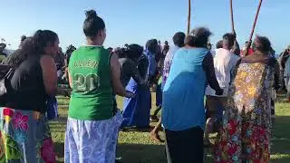 SAMBUTAN MASYARAKAT NHULUNBUY SAAT KEDATANGAN KAPAL PADEWAKANG DAN DISAMBUT TARIAN SUKU ABORIGIN