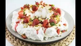 พัฟโลวาสตรอว์เบอร์รี Strawberry Swirl Pavlova : พลพรรคนักปรุง